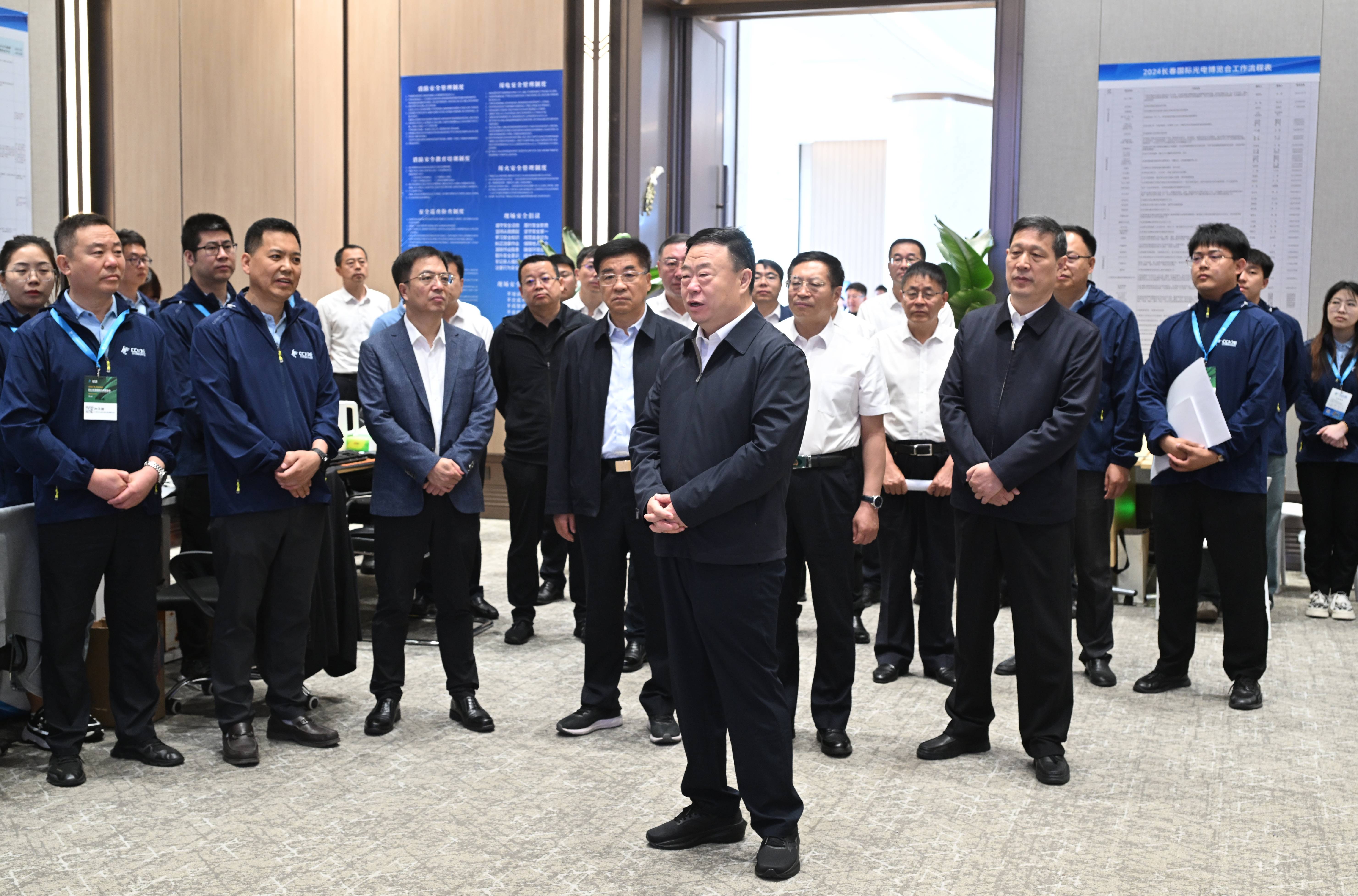 2024.6.15張恩慧到中鐵博覽城調(diào)研光博會(huì)進(jìn)度(1).jpg